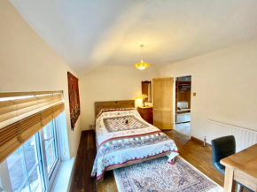 18th Century Oak Beamed Cosy Cottage